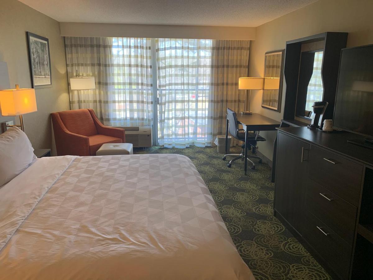 Holiday Inn University Area Charlottesville By Ihg Exterior photo