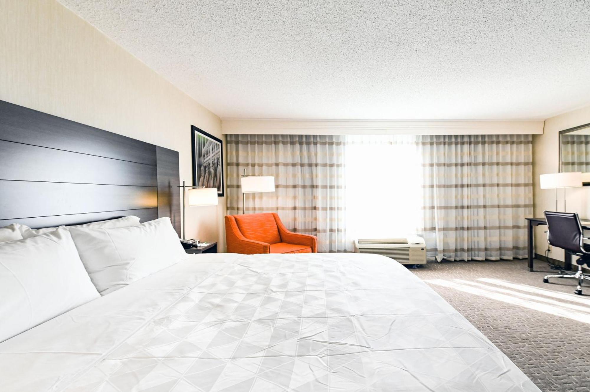 Holiday Inn University Area Charlottesville By Ihg Exterior photo